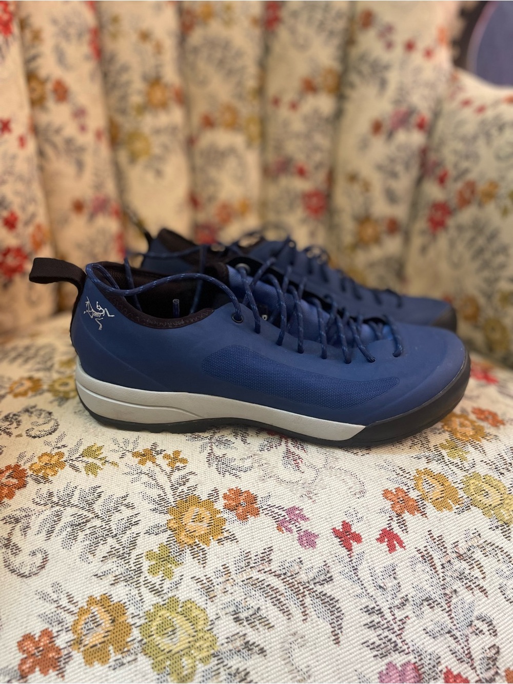 Arc’teryx Acrux Women Shoe Sz 5.5 Lightweight Hiking Waterproof Vibram Athletic